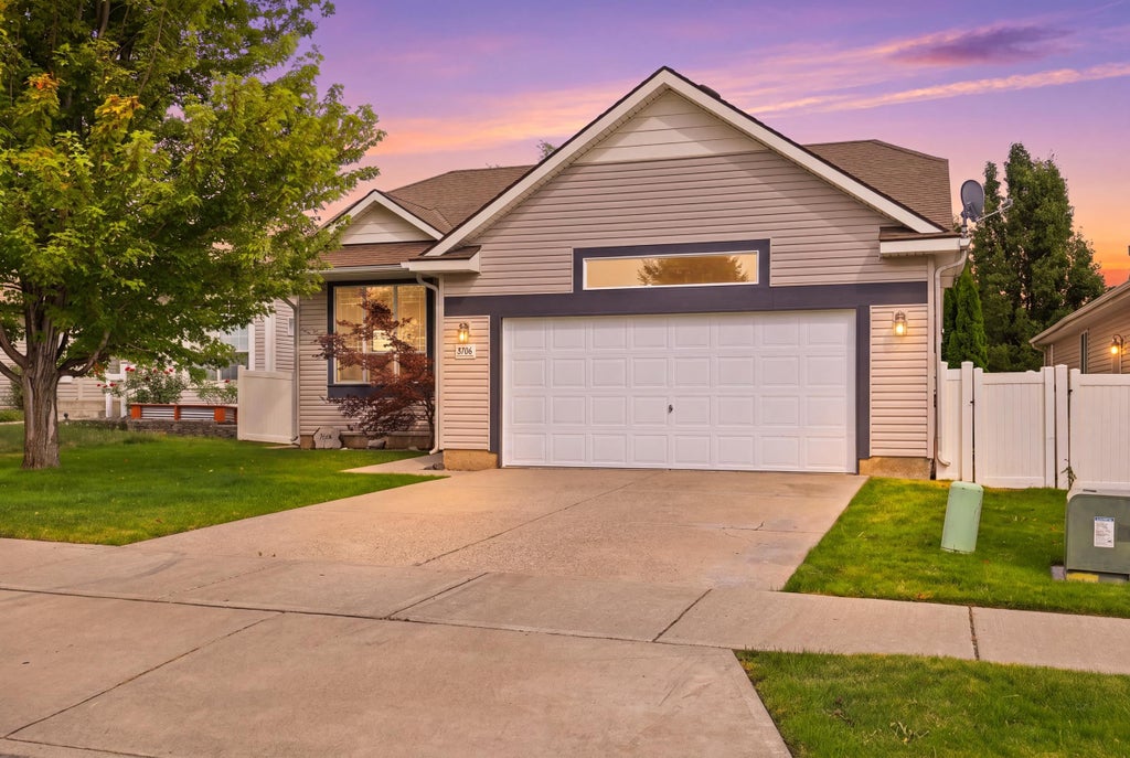 Photo of 9106 N Oak St, Spokane, WA 99208 (MLS # 202622876)