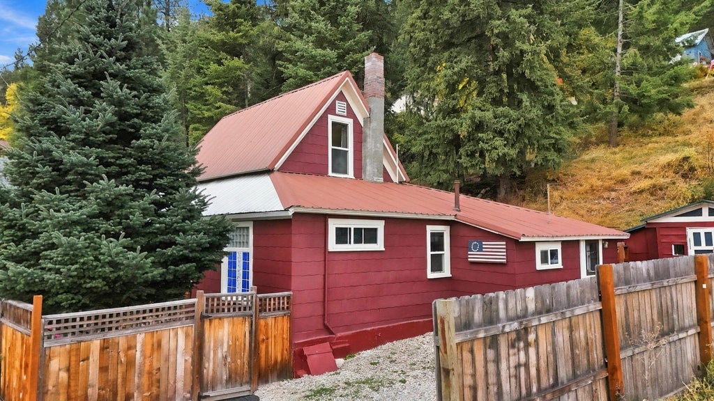 Photo of 511 Hunter St, Other, ID 83846 (MLS # 202625969)