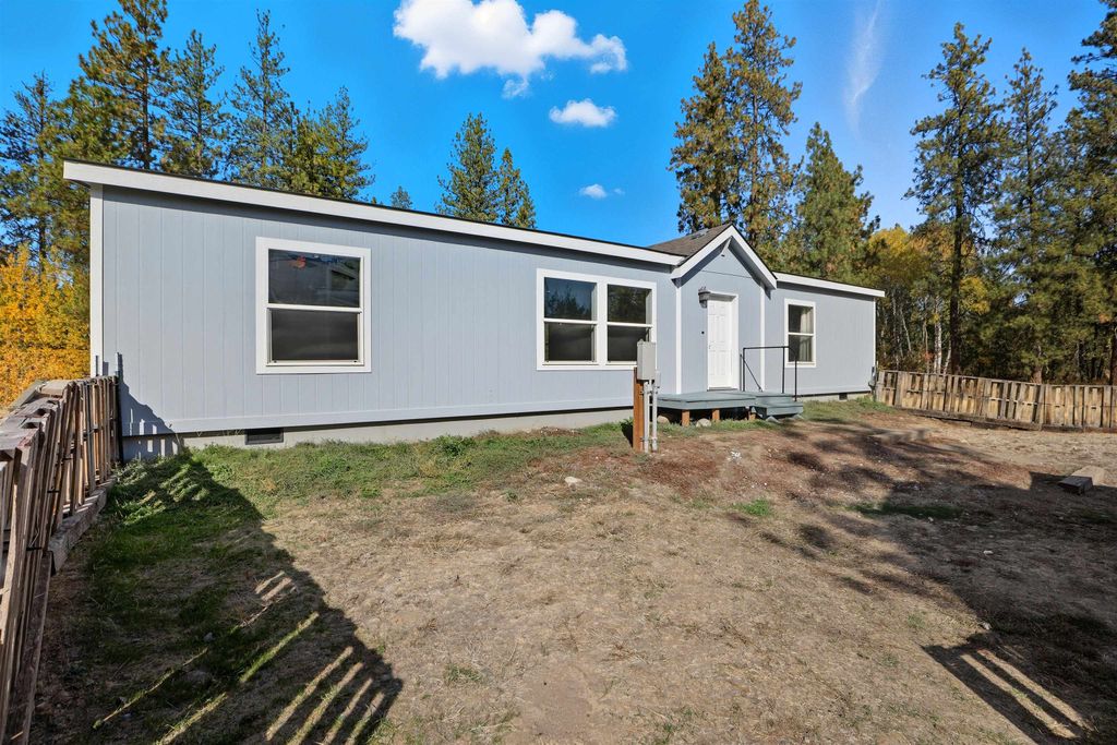 Photo of 13510 W Farwell Rd, Nine Mile Falls, WA 99026 (MLS # 202525414)
