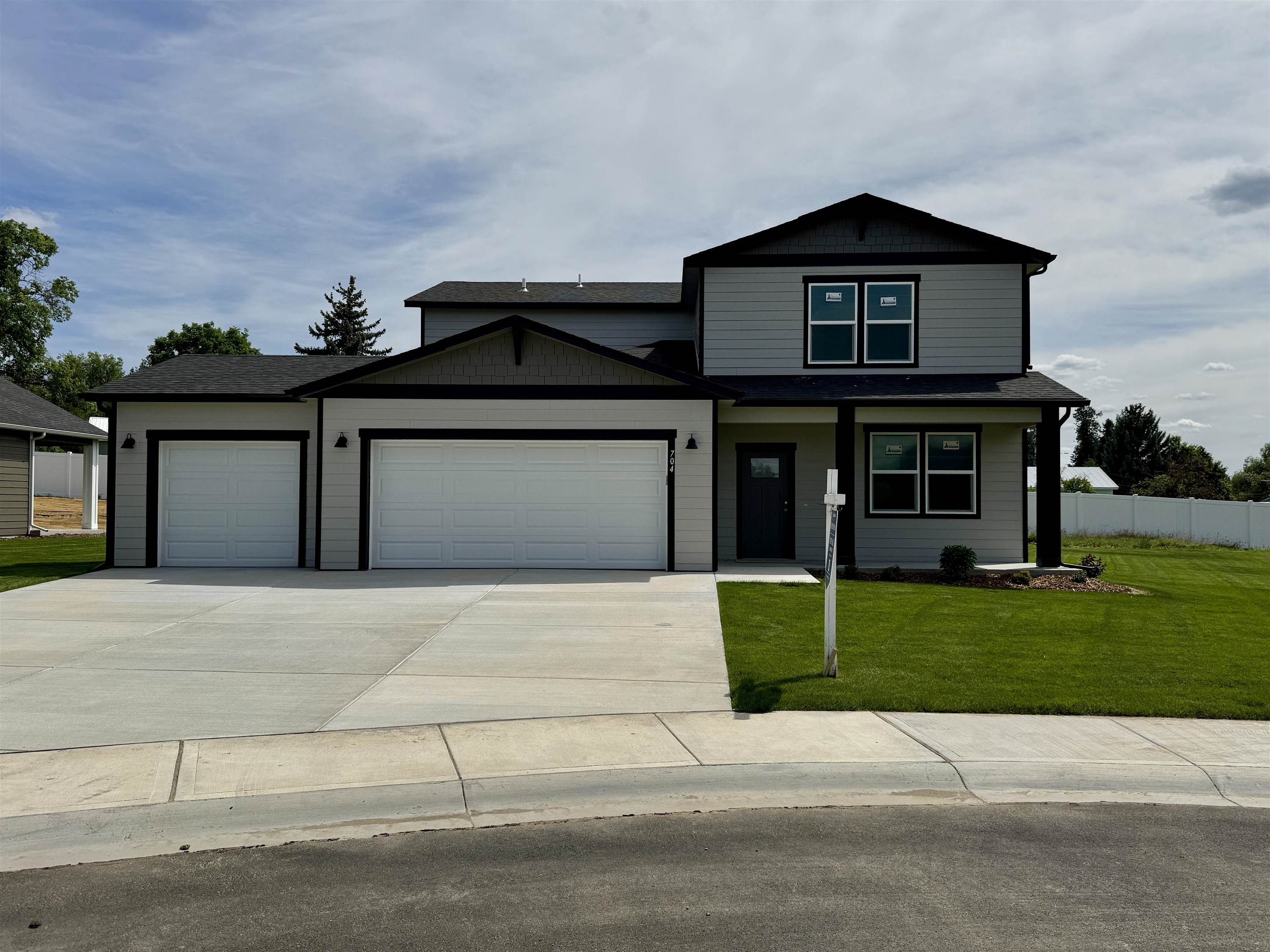 Photo 1 of 21 — 704 E 4th St, Deer Park, WA 99006