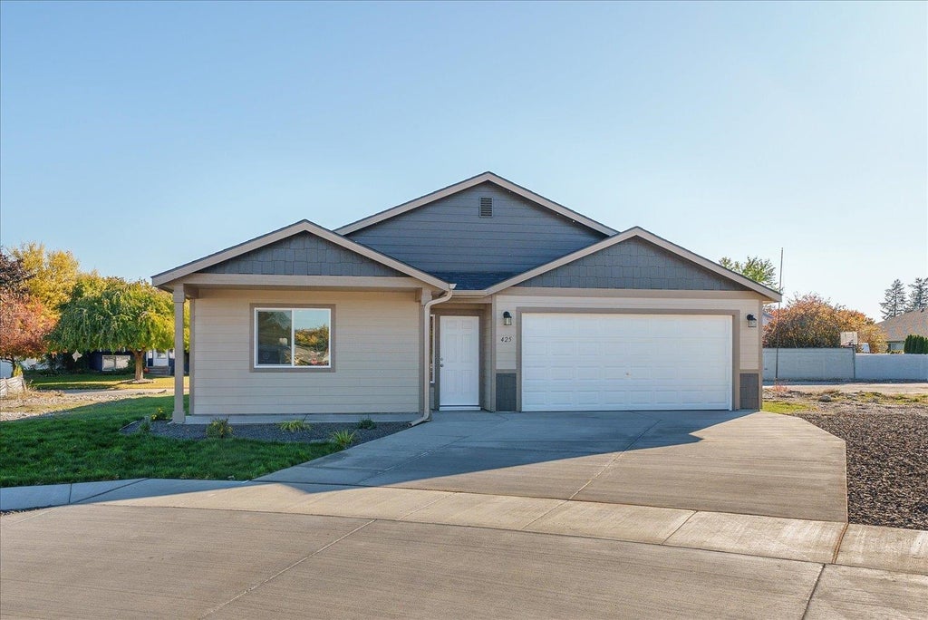 Photo of 425 N Garvin Ct, Greenacres, WA 99016 (MLS # 202625929)
