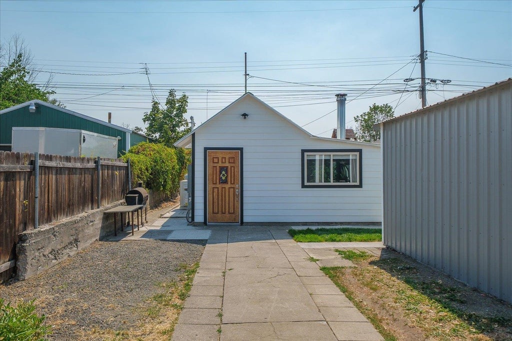 Photo of 1914 E Heroy Ave, Spokane, WA 99207 (MLS # 202624545)