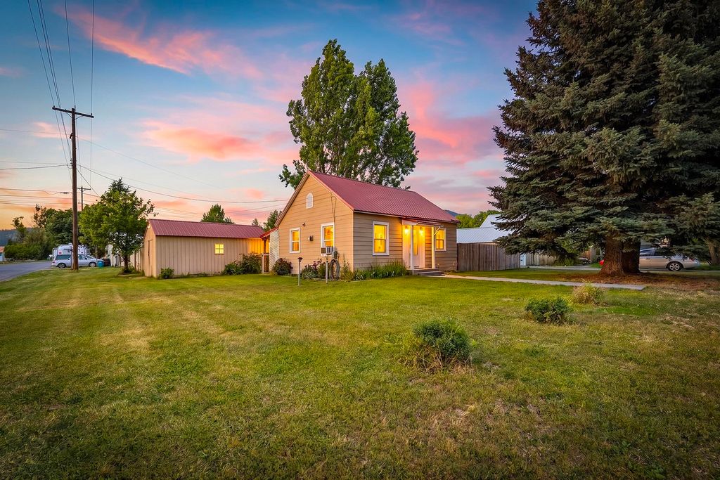 Photo of 208 W Jenkins Ave, Chewelah, WA 99109 (MLS # 202619930)