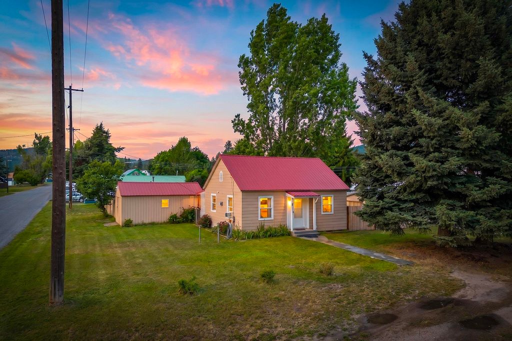 Photo of 208 W Jenkins Ave, Chewelah, WA 99109 (MLS # 202619930)