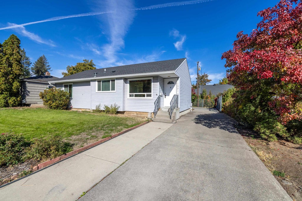 Photo of 1321 E 33rd Ave, Spokane, WA 99203 (MLS # 202625455)