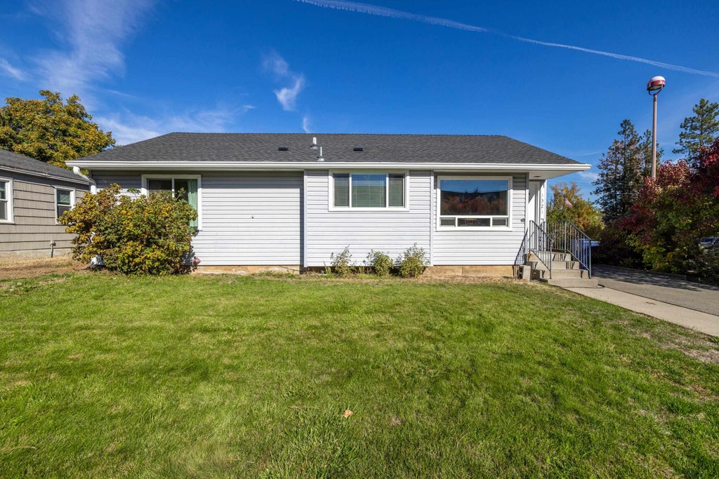 Photo of 1321 E 33rd Ave, Spokane, WA 99203 (MLS # 202625455)