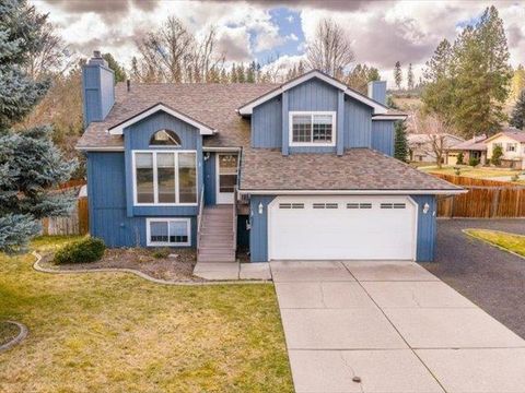 Photo of 621 W Teal Ave, Spokane, WA 99218 (MLS # 202613411)