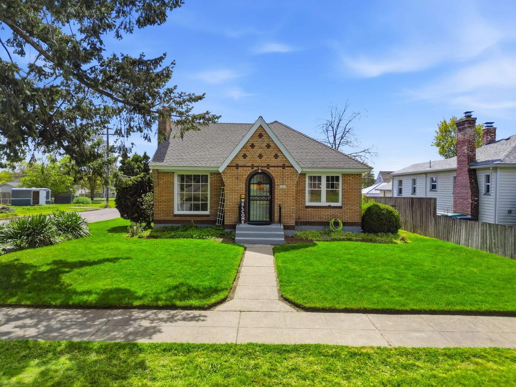 Photo of 2403 W Euclid Ave, Spokane, WA 99205 (MLS # 202616371)