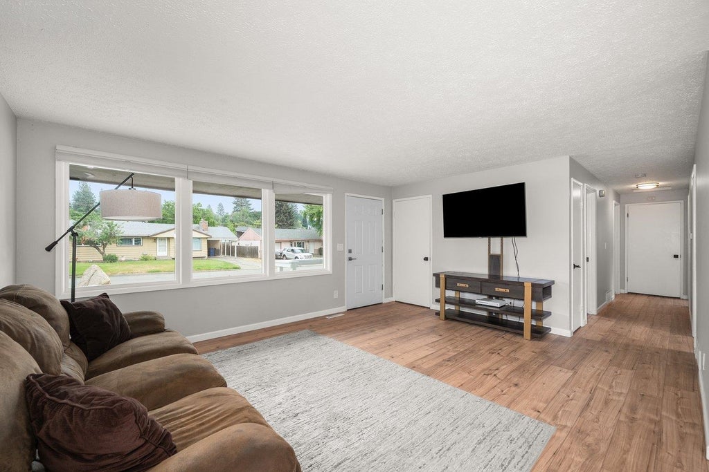 Photo of 7001 N Adams St, Spokane, WA 99208 (MLS # 202621434)