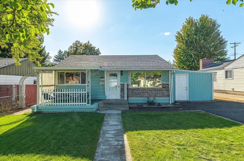 Photo of 5723 N Loma Dr, Spokane, WA 99205 (MLS # 202613529)