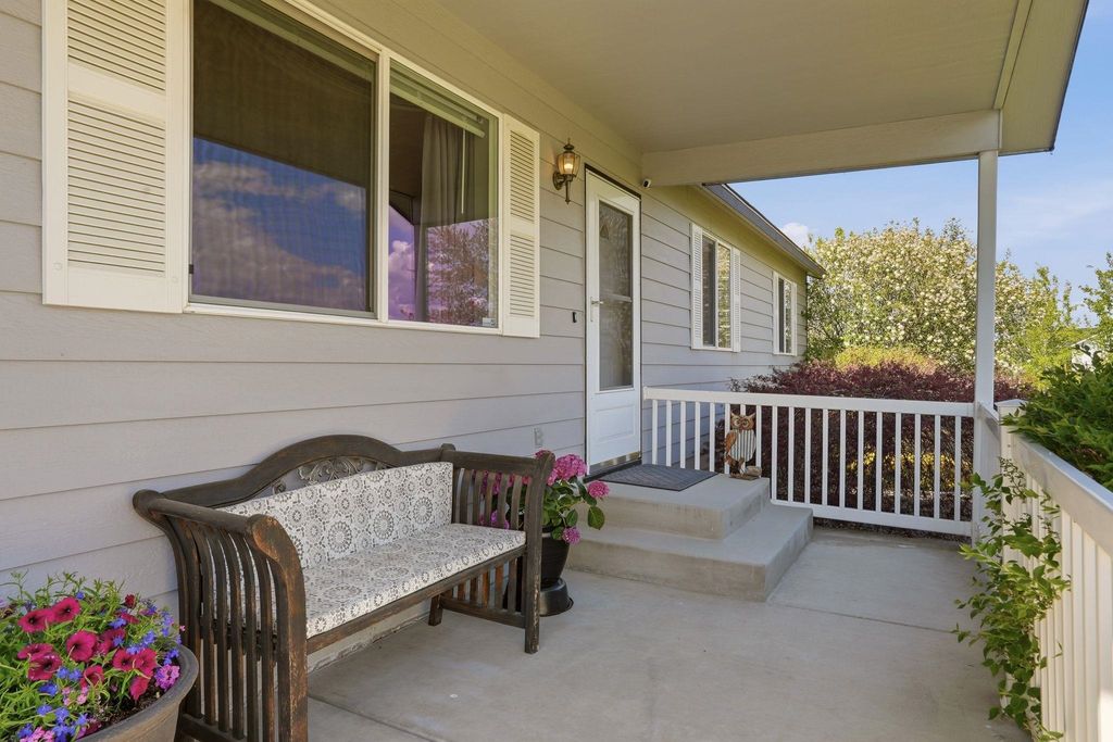 Photo of 6211 N Blue Skies Ln, Newman Lake, WA 99025 (MLS # 202616512)