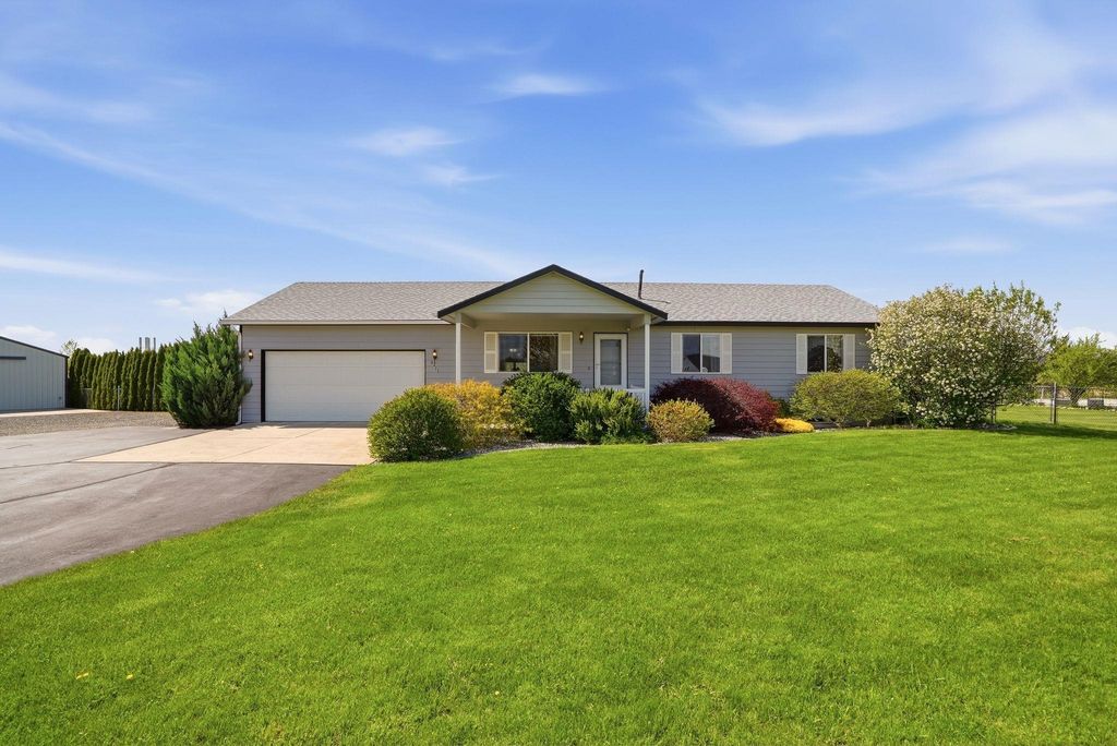 Photo of 6211 N Blue Skies Ln, Newman Lake, WA 99025 (MLS # 202616512)
