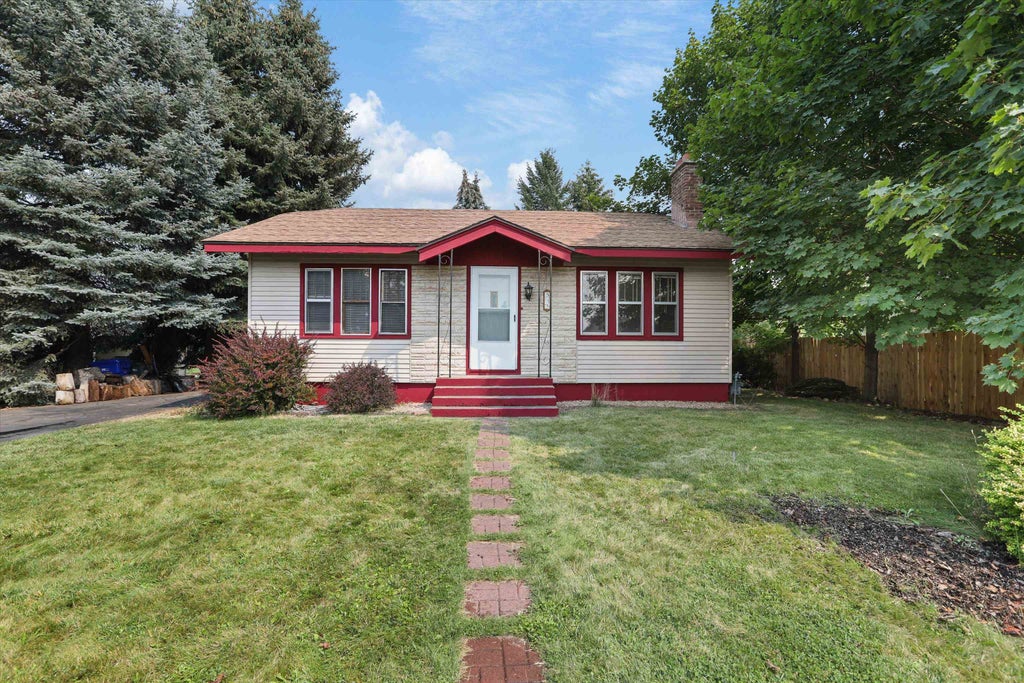 Photo of 16 N Arties Ct, Spokane Valley, WA 99016 (MLS # 202622590)