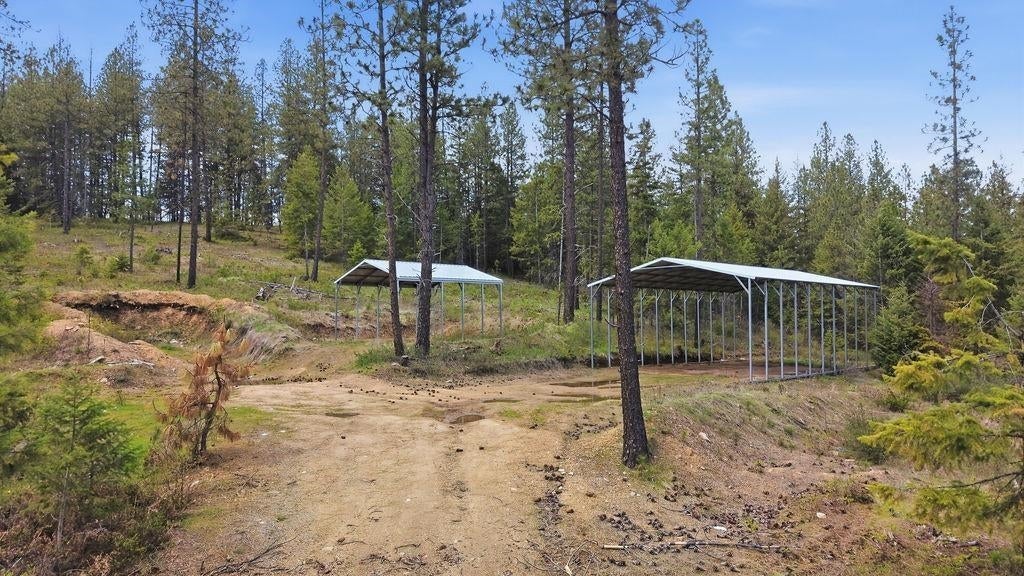 Photo of 8300 E Lodge Pole Ln, Chattaroy, WA 99003 (MLS # 202625607)