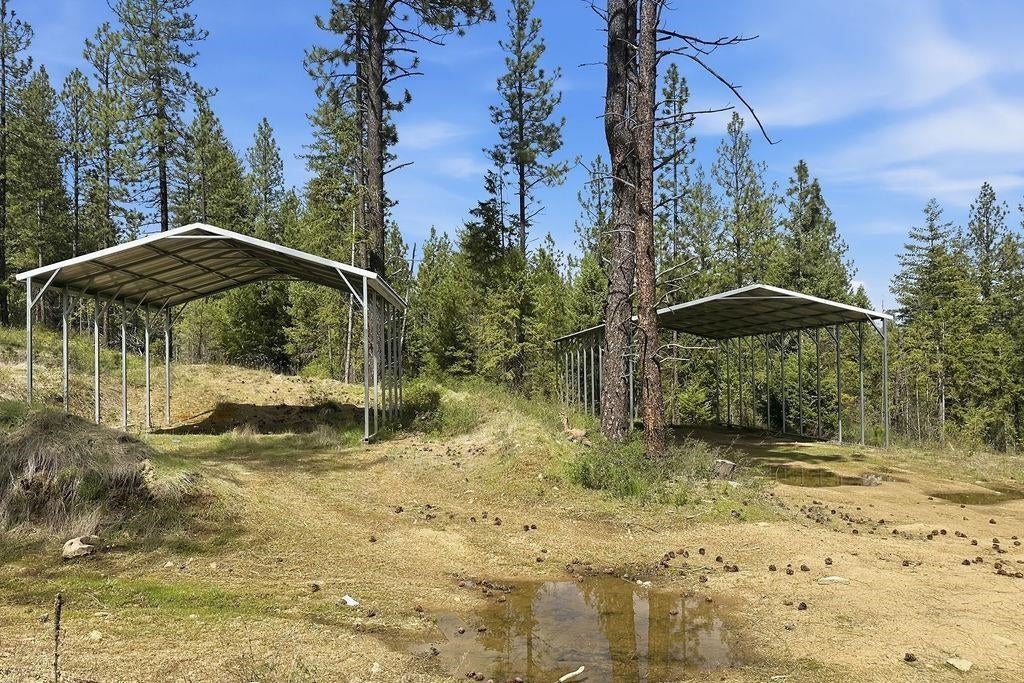Photo of 8300 E Lodge Pole Ln, Chattaroy, WA 99003 (MLS # 202625607)