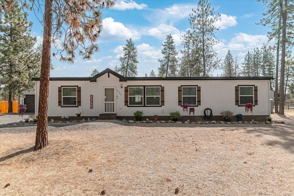 Photo of 6297 Sundown Rd, Nine Mile Falls, WA 99026 (MLS # 202623235)