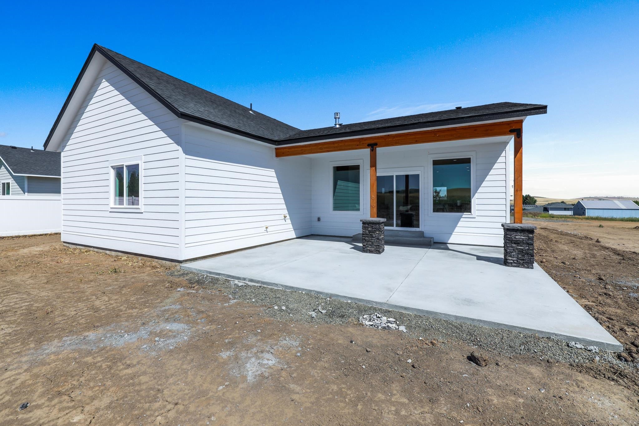 635 E Summit St - Photo 3