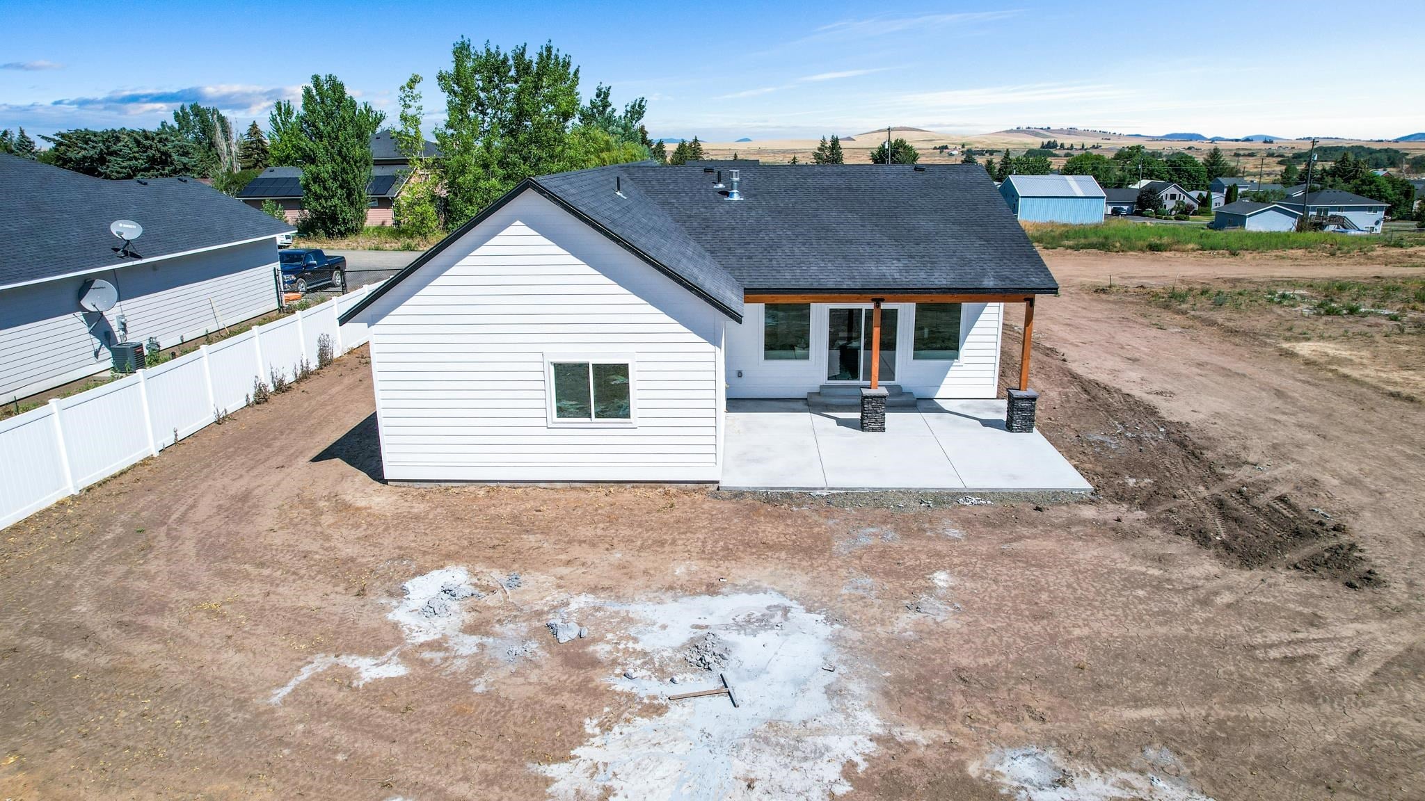 635 E Summit St - Photo 2