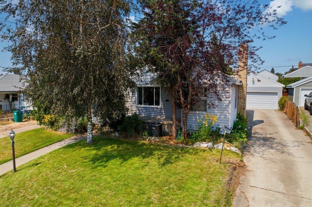 Photo of 2804 W Longfellow Ave, Spokane, WA 99205 (MLS # 202624462)