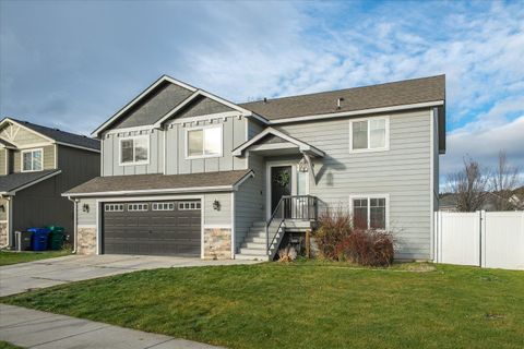Photo of 10119 E Walton Ct, Spokane, WA 99206 (MLS # 202527527)