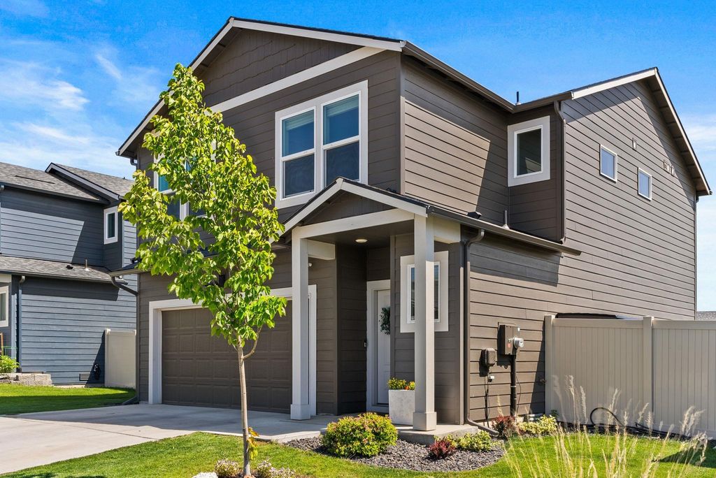 Photo of 5517 W Youngstown Ln, Spokane, WA 99208 (MLS # 202525434)