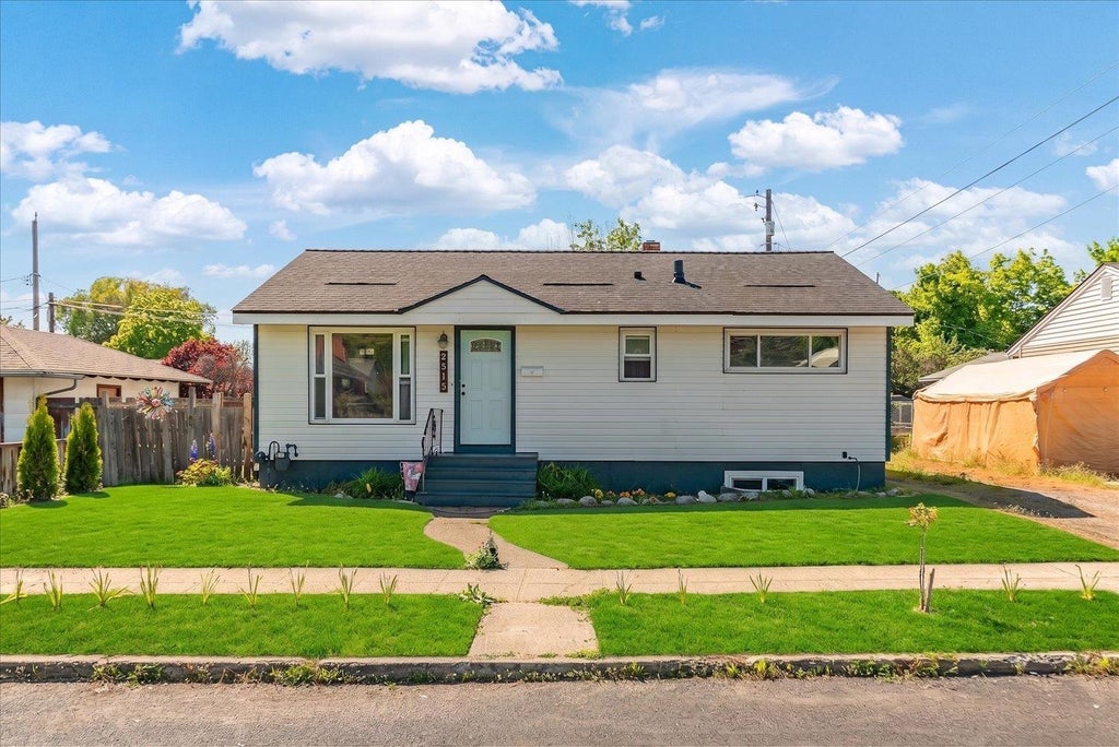 Photo of 2515 N Julia St, Spokane, WA 99217 (MLS # 202622168)
