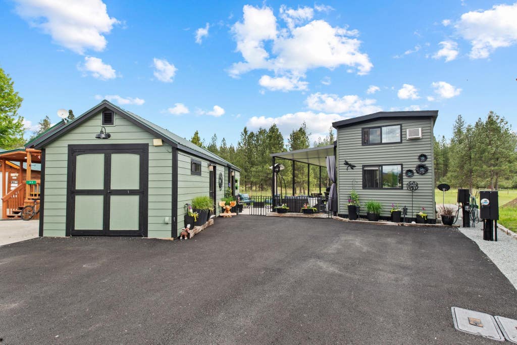 Photo of 103 Guinevere Dr, Usk, WA 99180 (MLS # 202622181)