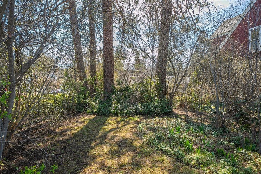 Photo of 1307 E Newark Ave, Spokane, WA 99202 (MLS # 202615878)