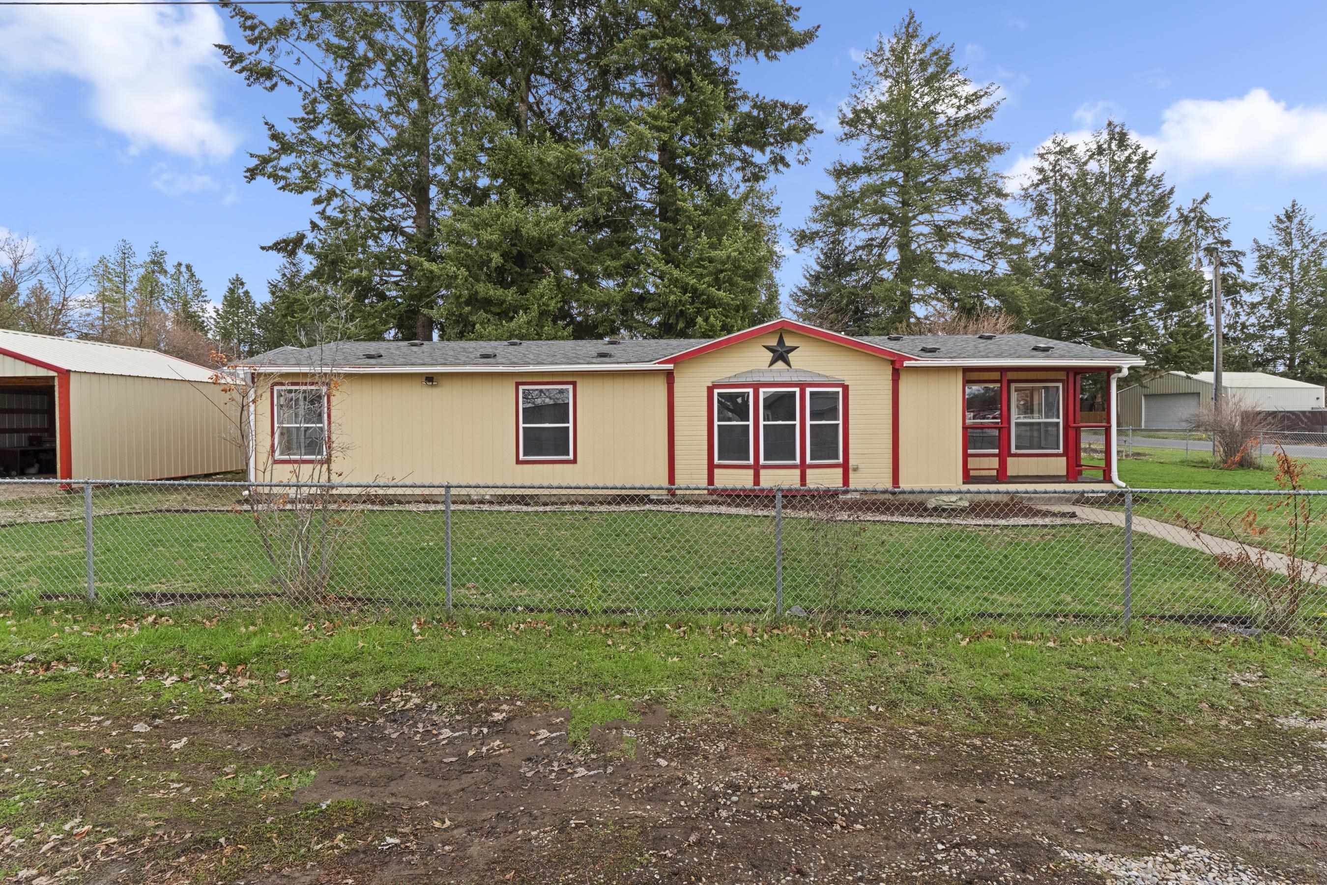 Photo 3 of 44 of 104 N Stevens Ave mobile home