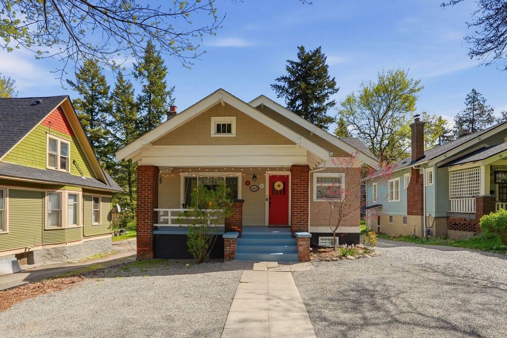 Photo of 1823 S Grand Blvd, Spokane, WA 99203 (MLS # 202615806)