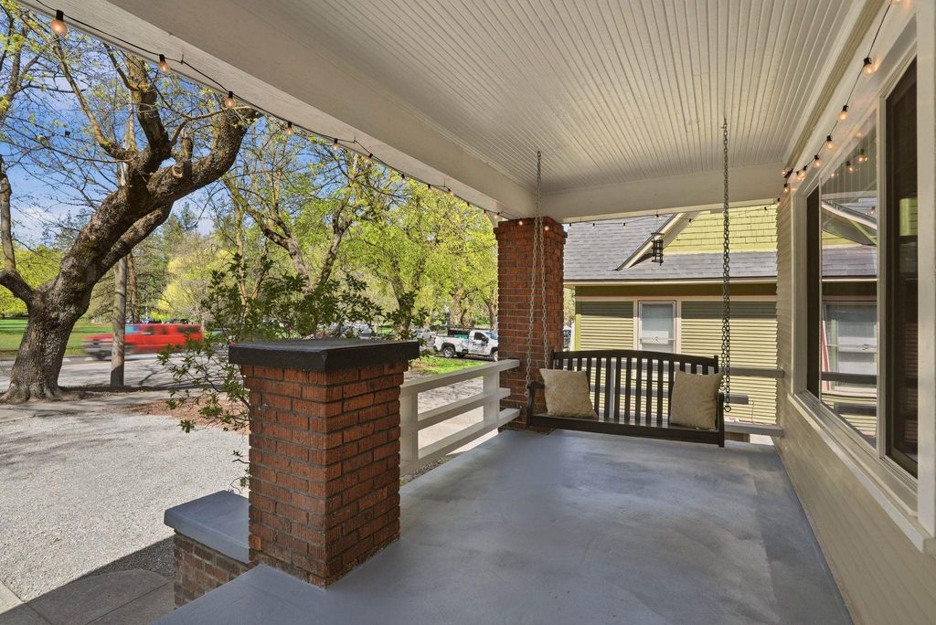 Photo of 1823 S Grand Blvd, Spokane, WA 99203 (MLS # 202615806)