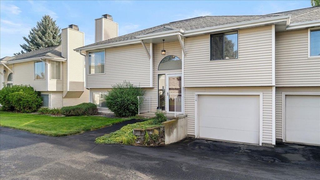Photo of 914 E Calkins Dr, Spokane, WA 99208 (MLS # 202525486)