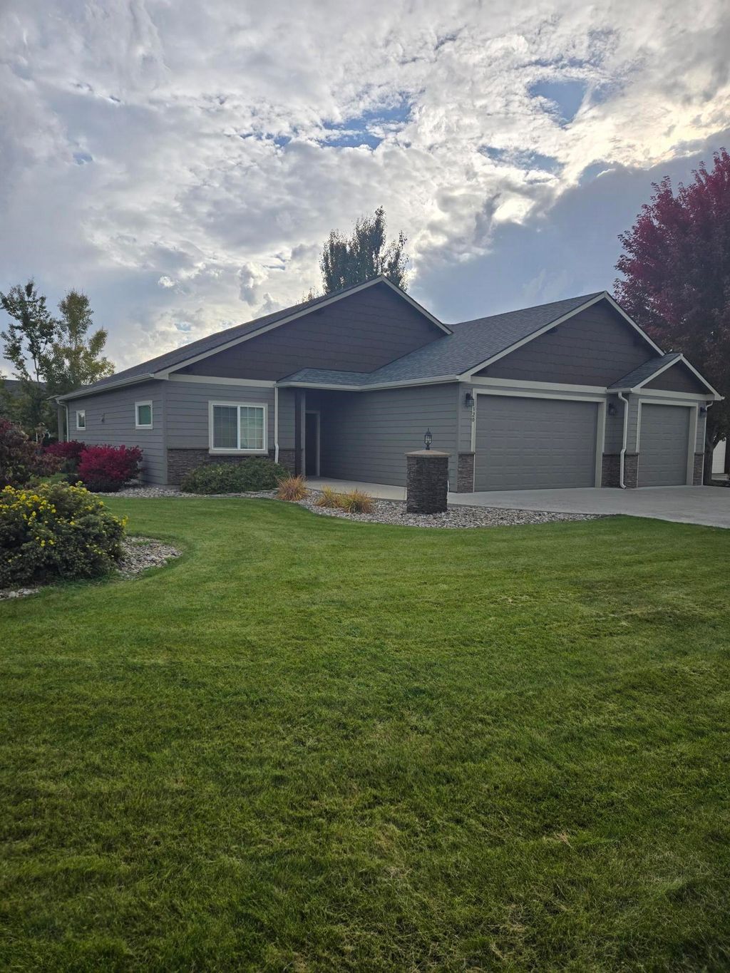 Photo of 1320 E Chelan Ct, Deer Park, WA 99006 (MLS # 202525398)