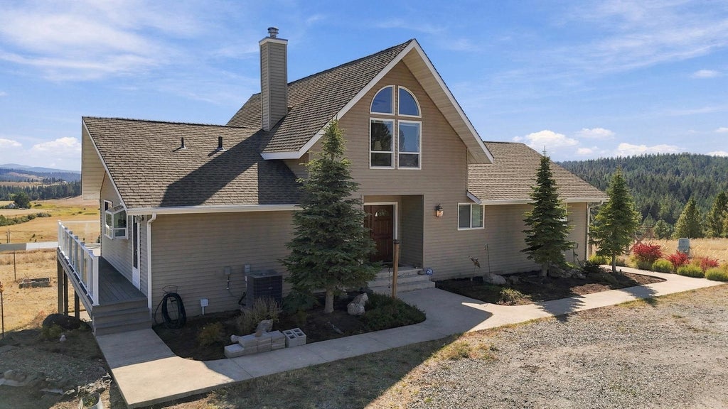 Photo of 27511 N Scotts Hill Ln, Chattaroy, WA 99003 (MLS # 202624442)