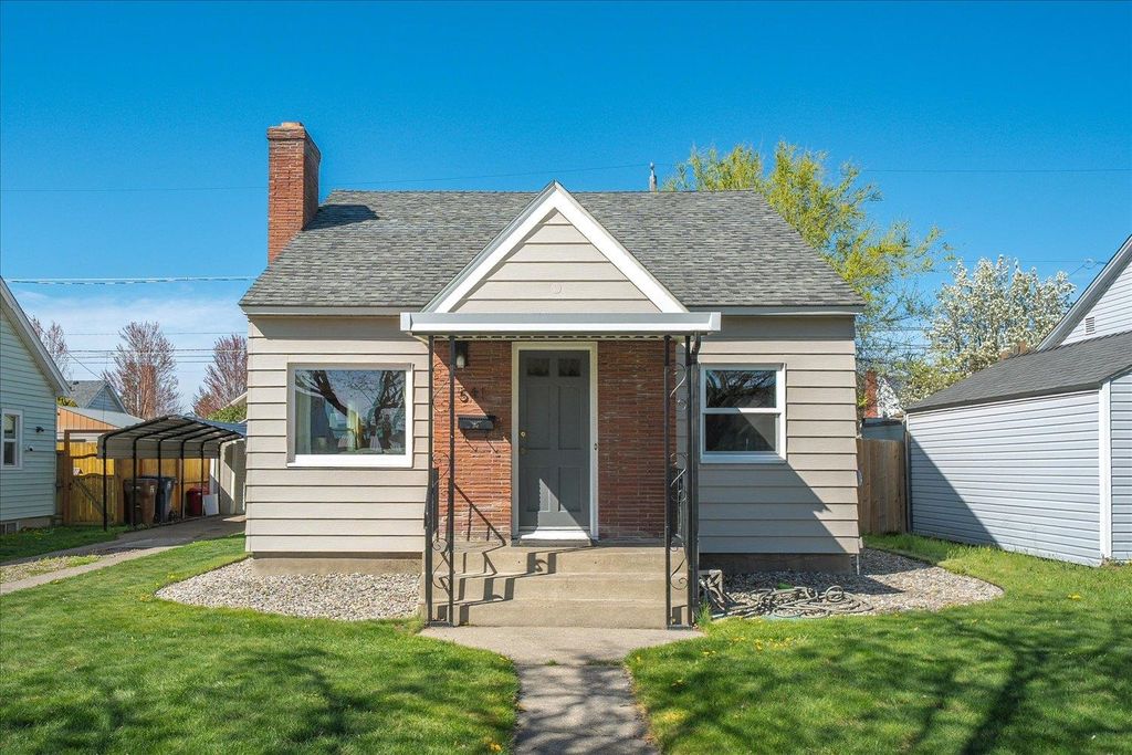 Photo of 541 E Hoffman Ave, Spokane, WA 99207 (MLS # 202615970)