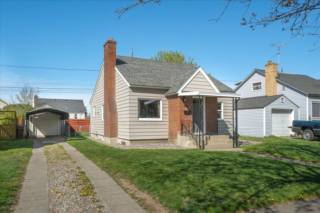 Photo of 541 E Hoffman Ave, Spokane, WA 99207 (MLS # 202615970)