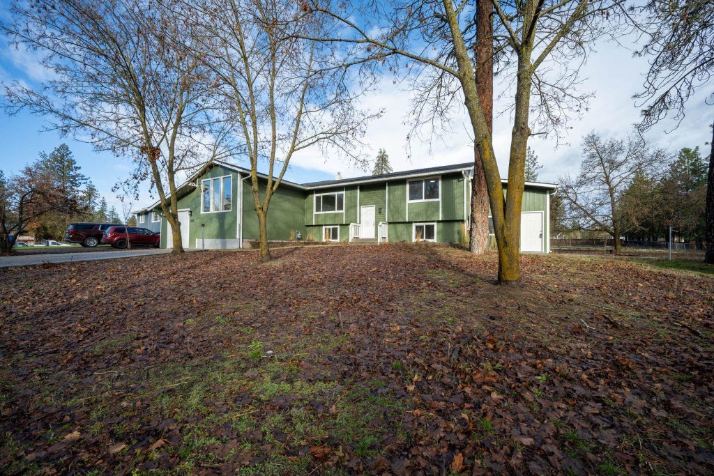 Photo of 11448 W Meadowview Ln, Nine Mile Falls, WA 99026 (MLS # 202618958)