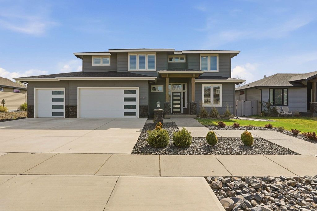 Photo of 7602 N Rye St, Spokane, WA 99208 (MLS # 202615642)