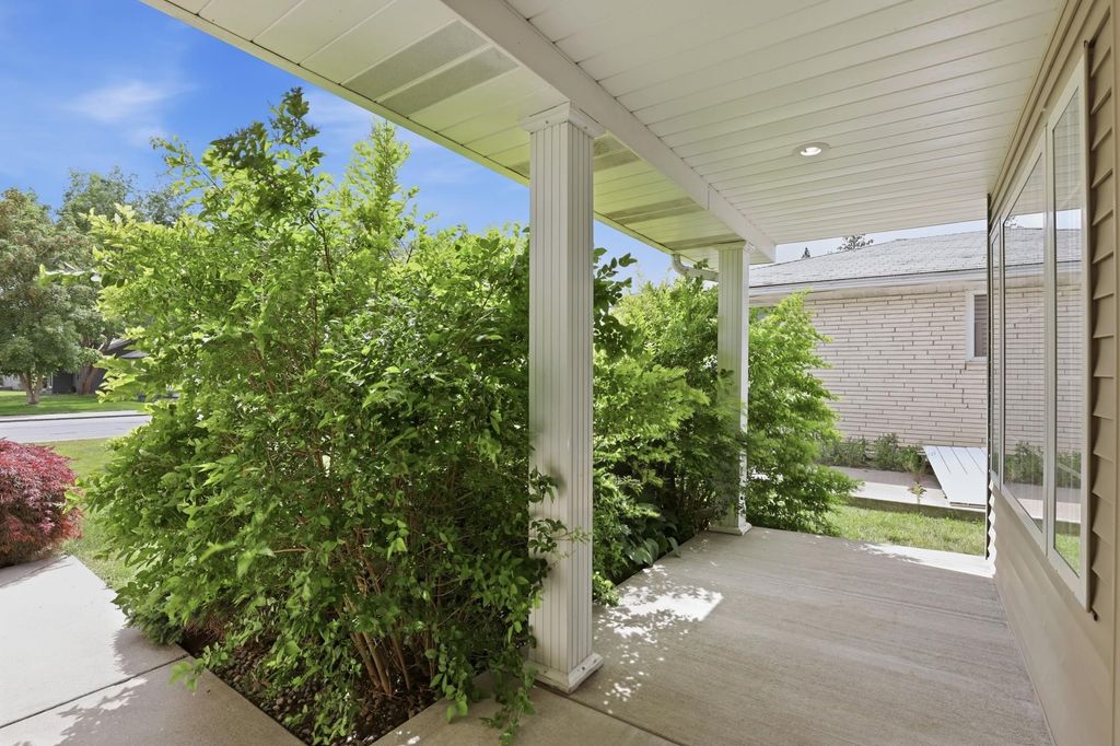 Photo of 1224 W Rowan Ave, Spokane, WA 99205 (MLS # 202619199)