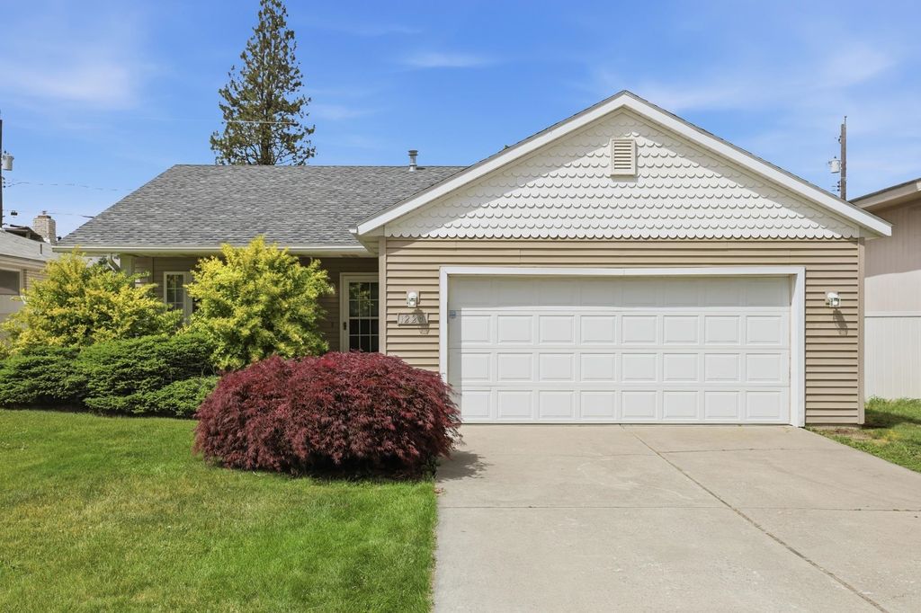 Photo of 1224 W Rowan Ave, Spokane, WA 99205 (MLS # 202619199)