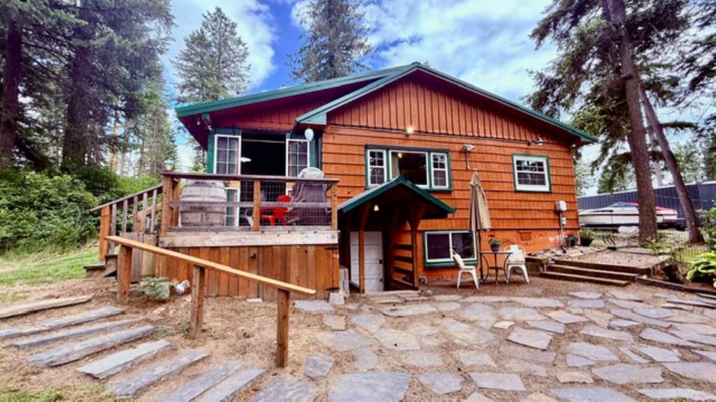 Photo of 201 Fir Ln, Newport, WA 99156 (MLS # 202619194)