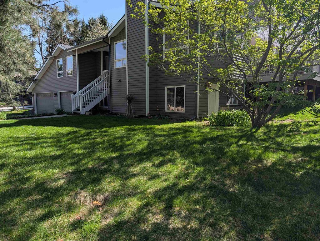 Photo of 795 SE Greenhill Rd, Pullman, WA 99163 (MLS # 202616264)