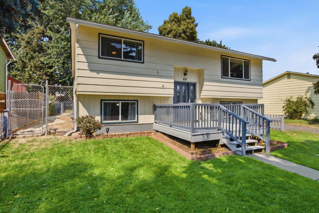 Photo of 415 N Silver Lake Ave, Medical Lake, WA 99022 (MLS # 202622059)