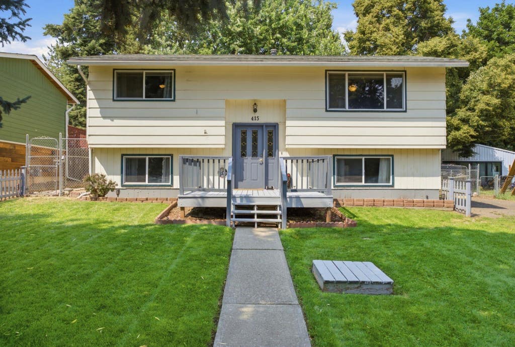Photo of 415 N Silver Lake Ave, Medical Lake, WA 99022 (MLS # 202622059)