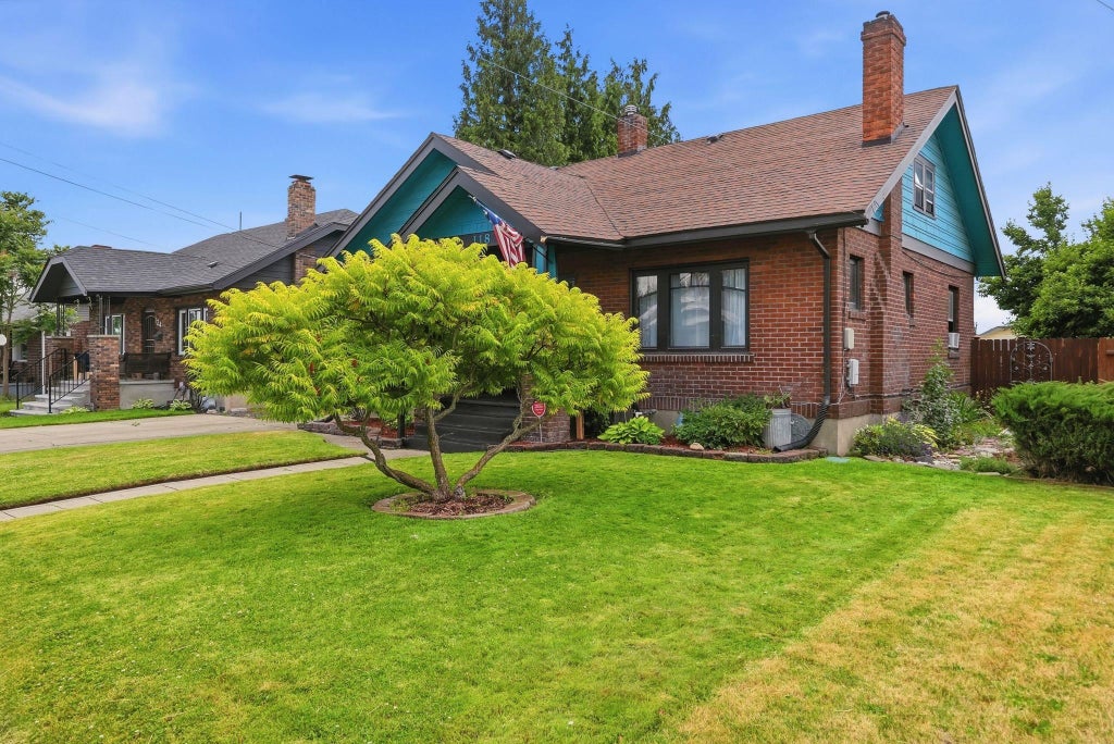 Photo of 118 E Glass Ave, Spokane, WA 99207 (MLS # 202623502)