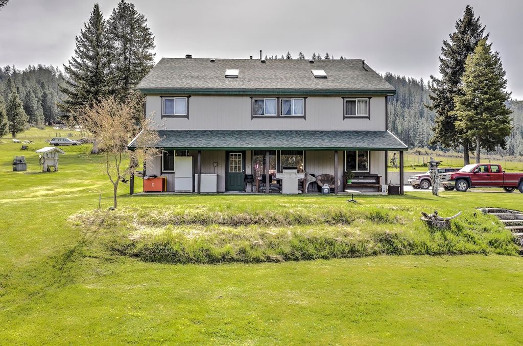 Photo of 6731 River Way, Fruitland, WA 99129 (MLS # 202616137)