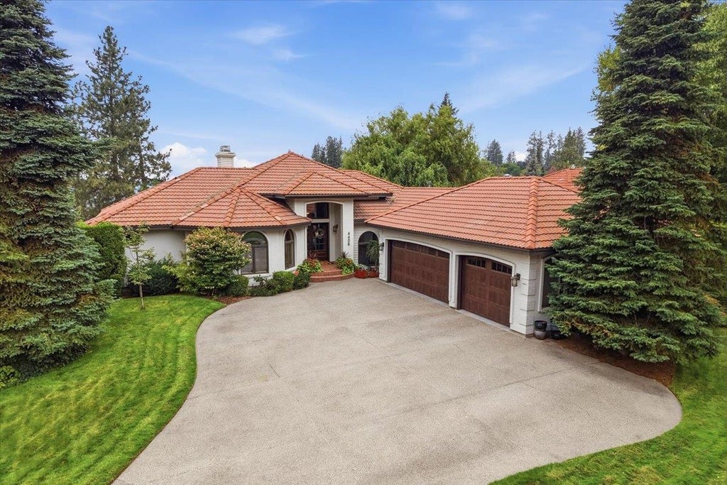 Photo of 4406 S St Andrews Ln, Spokane, WA 99223 (MLS # 202623612)