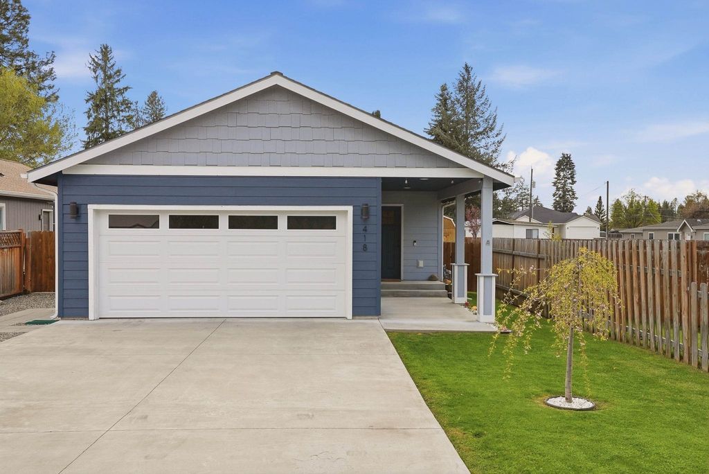 Photo of 418 E 4th St, Deer Park, WA 99006 (MLS # 202616430)