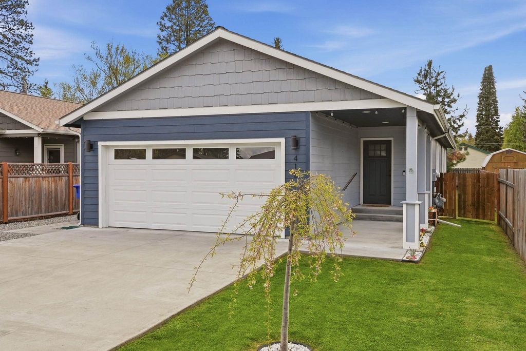 Photo of 418 E 4th St, Deer Park, WA 99006 (MLS # 202616430)