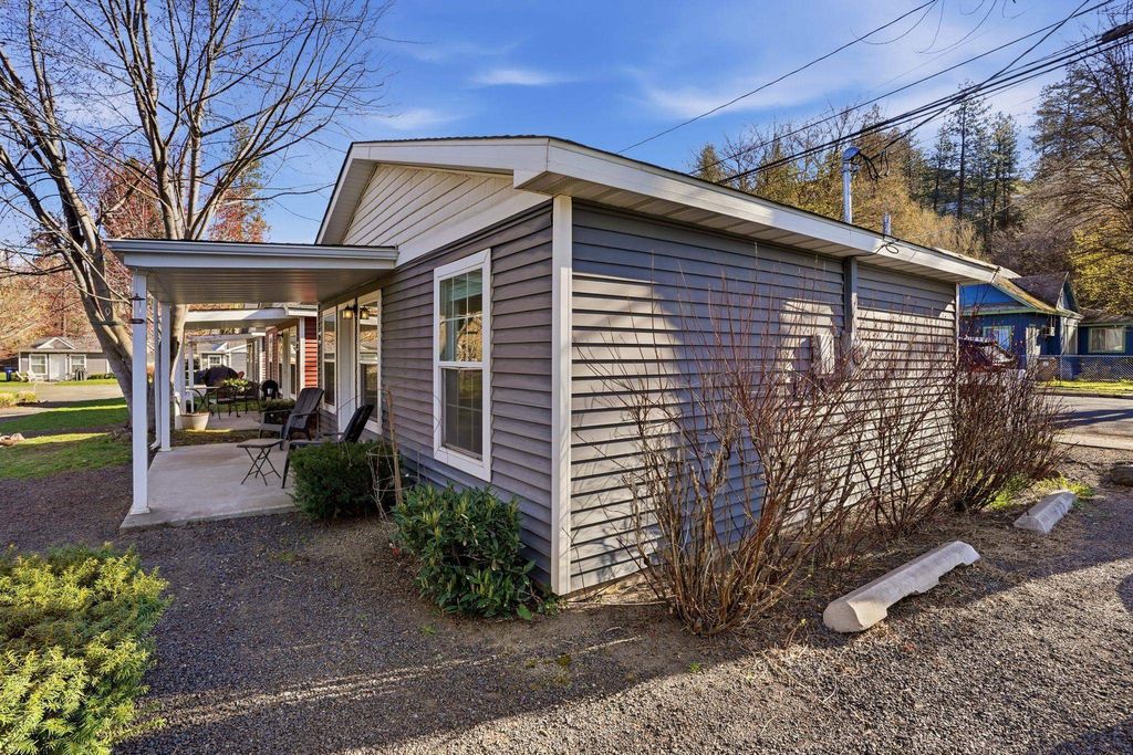 Photo of 1126 S COEUR D'ALENE St, Spokane, WA 99224 (MLS # 202615848)